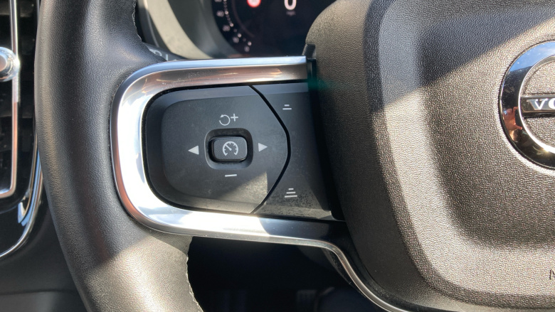 Volvo XC40 2.0 B3P Core 5dr Auto Petrol Estate